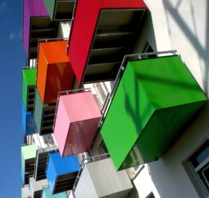 Balkone als Kunst am Bau im Depot Tübingen auch für Energieerzeugung nutzbar.