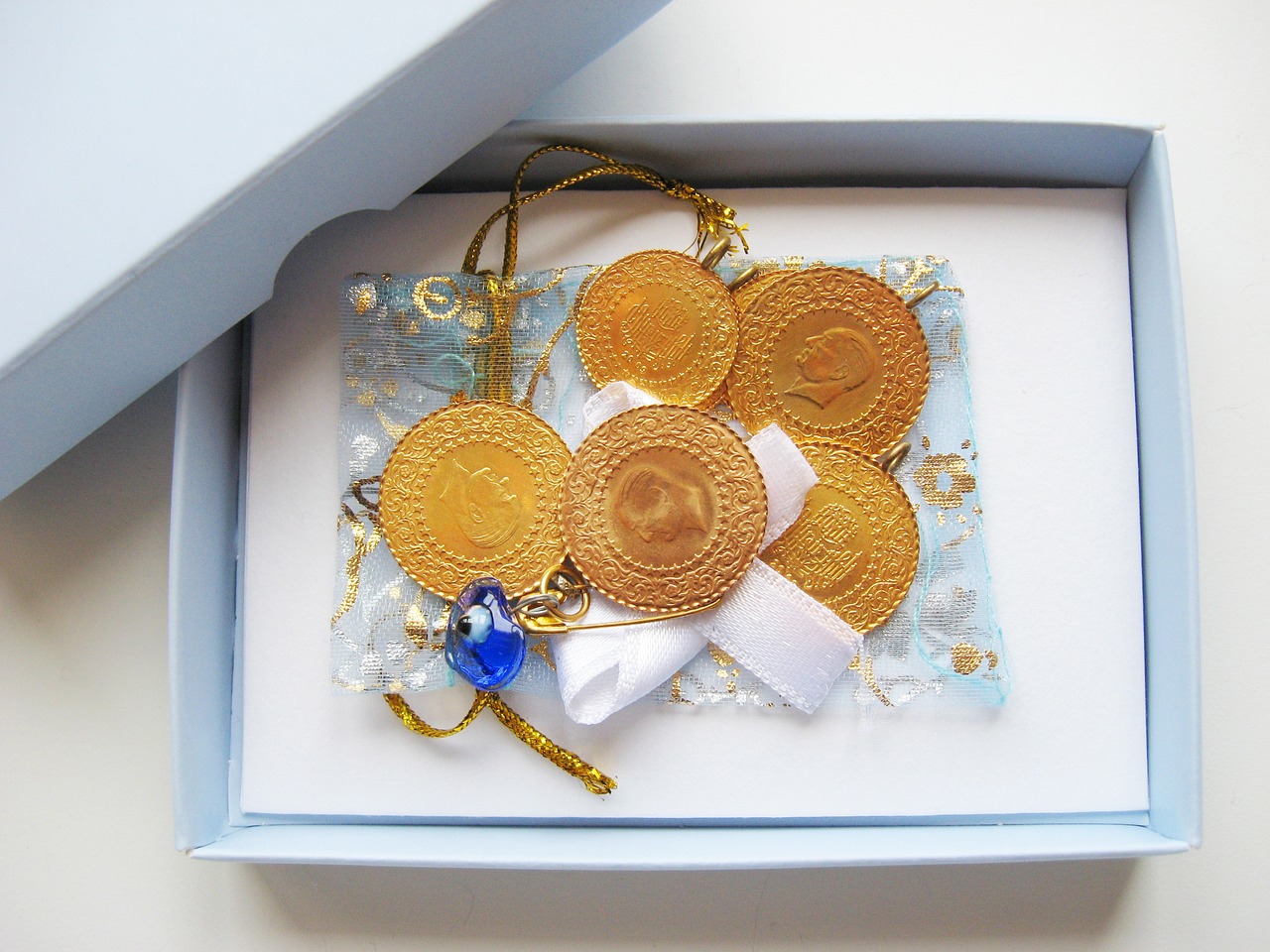 gold gift of jewelry yellow 2370910